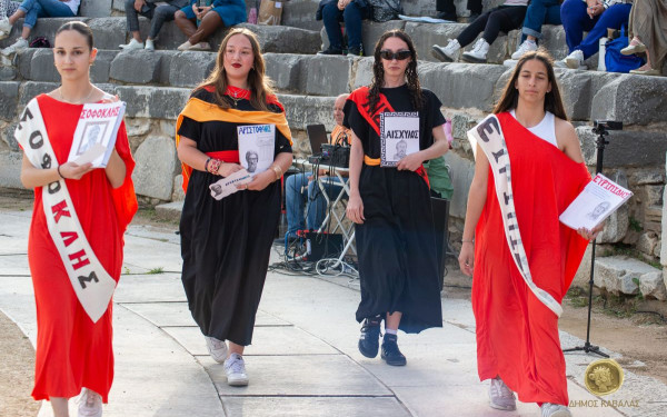 Καβάλα: Μια πρωτότυπη επίδειξη μόδας στο αρχαίο θέατρο των Φιλίππων - «Τα Μνημεία μου… σε ένα αυτοσχέδιο Ένδυμα» (φωτ.)