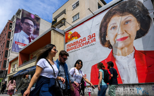 Βόρεια Μακεδονία: Σε δύο βάρκες για το όνομα