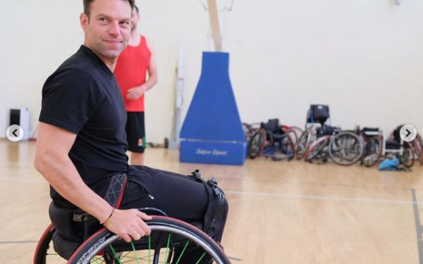 Στ. Κασσελάκης: Έπαιξε μπάσκετ σε αναπηρικό αμαξίδιο στην Κομοτηνή (βίντεο, φωτ.)