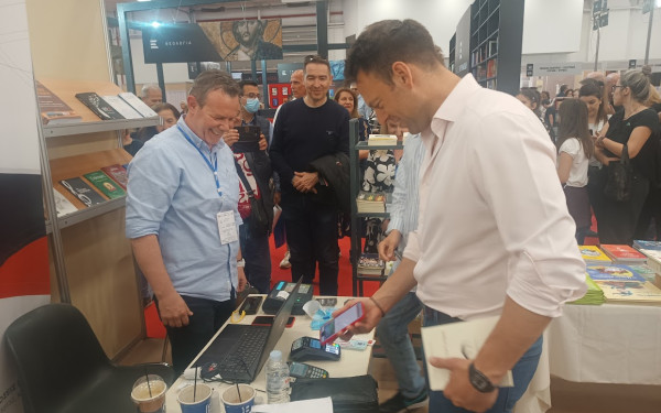 Πόσα βιβλία πήρε ο Κασσελάκης στη Διεθνή Έκθεση Βιβλίου - Και πόσα πλήρωσε