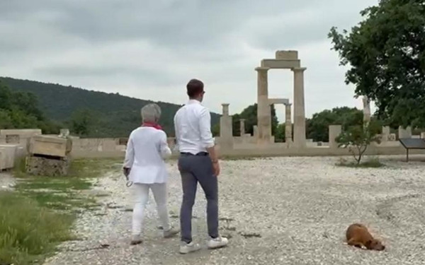 Στο ανάκτορο του Φιλίππου στις Αιγές ο Κασσελάκης - Δείτε βίντεο