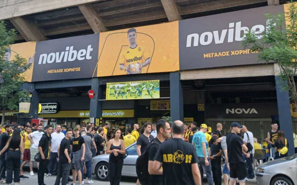 «Άρη, Άρη εσύ είσαι το καμάρι…»: Πλημμύρισε από φιλάθλους των κιτρινόμαυρων που ζητάνε το κύπελλο στη Χαριλάου (βίντεο, φωτ.)