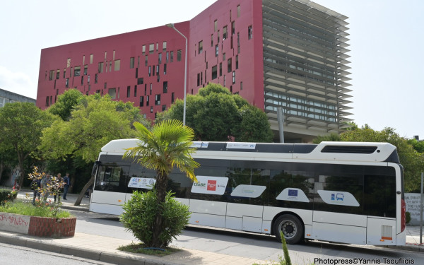 Θεσσαλονίκη: Έκλεψε τις εντυπώσεις στο ΑΠΘ το αστικό λεωφορείο που λειτουργεί με υδρογόνο - Δείτε φωτογραφίες