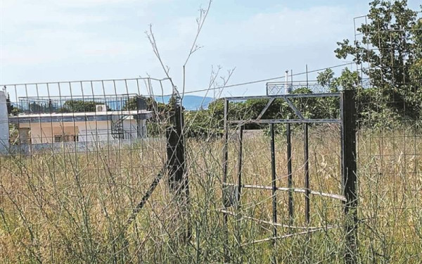 Αρμοδιότητα της Πυροσβεστικής  και επίσημα πλέον οι έλεγχοι για ακαθάριστα οικόπεδα μετά από καταγγελίες - Στα 1.000 ευρώ το πρόστιμο