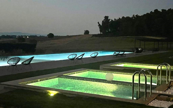 Oikos Sani Suites: Κορυφαία αισθητική και προσιτή πολυτέλεια στο πρώτο πόδι της Χαλκιδικής