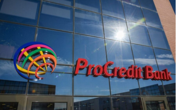 ProCredit Bank: Η Τράπεζα που ήρθε στα capital controls και  έδωσε δάνεια μισό δισ. σε μικρομεσαίους