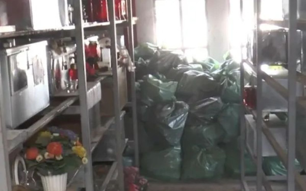 Ντροπιαστικές εικόνες στις Σέρρες: «Σε αναμονή» ανθρώπινα οστά στοιβαγμένα σε νάιλον σακούλες (βίντεο) Ντροπιαστικές εικόνες στις Σέρρες: «Σε αναμονή» ανθρώπινα οστά στοιβαγμένα σε νάιλον σακούλες (βίντεο)