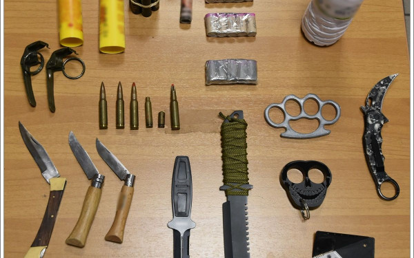 Θεσσαλονίκη: Χειροπέδες σε 29χρονο που πέταξε μπογιά στο ρωσικό προξενείο (φωτ.)