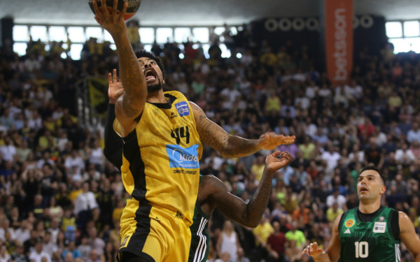 Μπάσκετ: Στους τελικούς του πρωταθλήματος ο Παναθηναϊκός, για την 3η θέση ο Άρης (βίντεο)