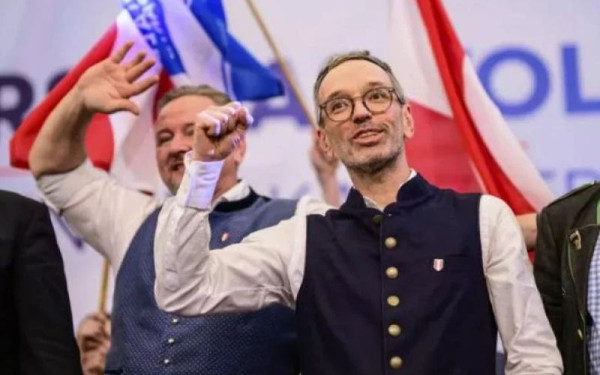 Αυστρία: Συνομιλίες για τον σχηματισμό κυβέρνησης μεταξύ του Λαϊκού Κόμματος και των Σοσιαλδημοκρατών