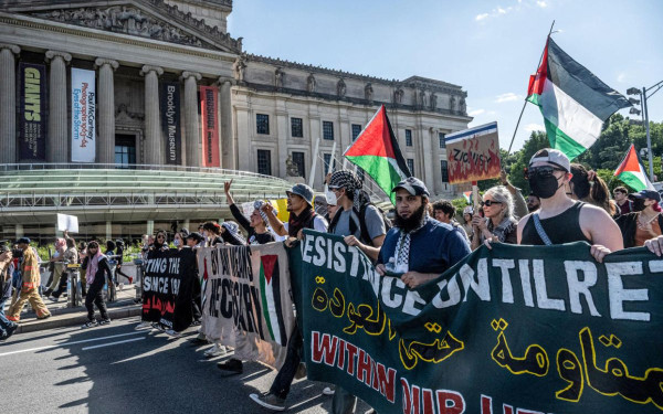 Ένταση στο Brooklyn Museum της Νέας Υόρκης - 22 συλλήψεις διαδηλωτών για την Παλαιστίνη (βίντεο, φωτ.)