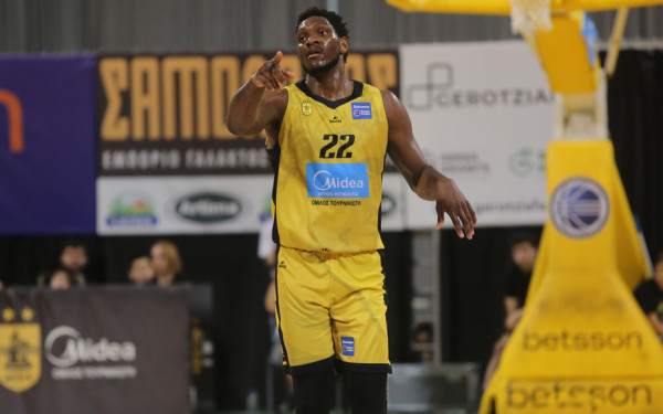 Μπάσκετ: Ενοχλημένος με τη διαιτησία ο Ντε Σόουζα (βίντεο)