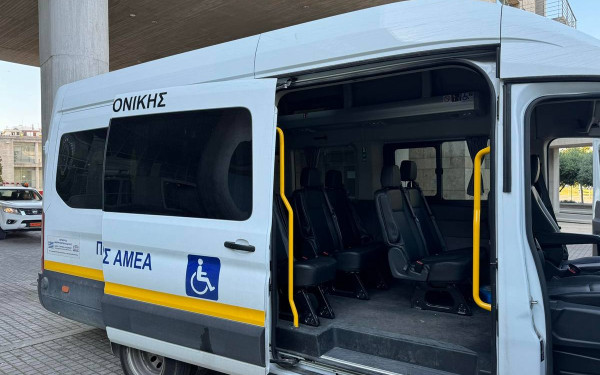 Θεσσαλονίκη: Σε ετοιμότητα το όχημα του δήμου για τη μεταφορά ΑμεΑ στα εκλογικά τμήματα (φωτ.)