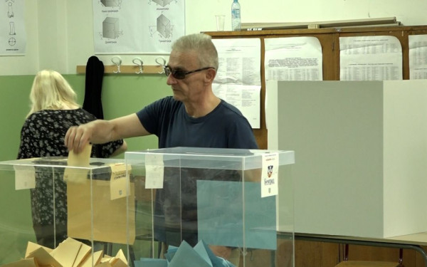 Ομαλά κυλούν οι δημοτικές εκλογές στο Βελιγράδι και σε 67 πόλεις της Σερβίας