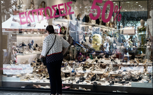 Εκπτώσεις: Ανοιχτά αύριο τα μαγαζιά - Οι καταναλωτές αποκτούν νέες συνήθειες λόγω πληθωρισμού