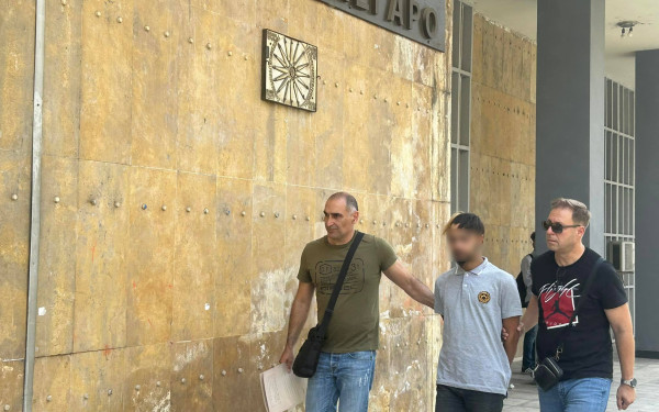 Εμπρησμός στο Σέιχ Σου: Προθεσμία πήρε ο 25χρονος - «Άγνωστοι με έγδυσαν και μου έβαλαν φωτιά» είπε