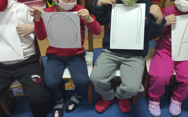 Παιδιά από 20 χώρες δείχνουν την αναγνώριση των συμπτωμάτων του εγκεφαλικού επεισοδίου μέσω μουσικού βίντεο