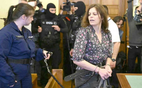 Ιταλία: Δασκάλα που κατηγορείται για ξυλοδαρμό δύο Ούγγρων νεοναζί, εξελέγη ευρωβουλευτής Ιταλία: Δασκάλα που κατηγορείται για ξυλοδαρμό δύο Ούγγρων νεοναζί, εξελέγη ευρωβουλευτής