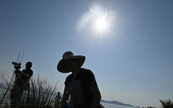Νέο έκτακτο δελτίο επιδείνωσης για τον καύσωνα - Σε ποιες περιοχές θα φτάσει στους 43 βαθμούς η θερμοκρασία