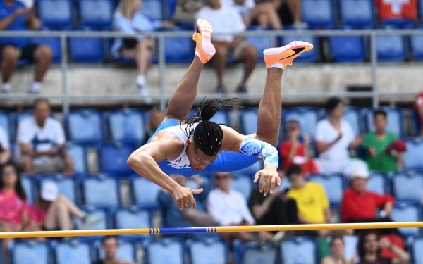 Στίβος: Πανελλήνιο ρεκόρ ο Καραλής στο επί κοντώ (βίντεο)