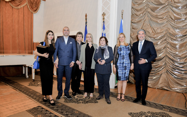 Νίκος Χατζηδάκης και Μίκης Θεοδωράκης «ταξίδεψαν» στο Μπακού σε συναυλία του σολίστ Γιώργου Κριωνά