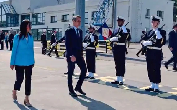 Κυριάκος Μητσοτάκης: Έφτασε στα ναυπηγεία του Λοριάν για τις φρεγάτες Belh@rra (βίντεο)