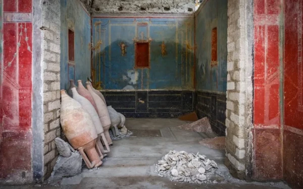 Πομπηία: Αποκαλύφθηκε μπλε δωμάτιο με σπάνιες τοιχογραφίες γυναικείων μορφών - Βίντεο