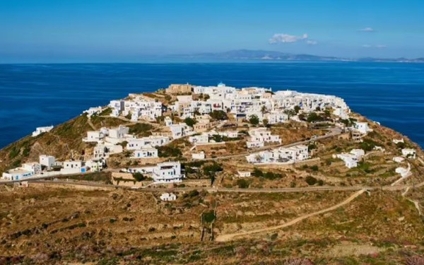 Σίφνος: Το ελληνικό νησί φιγουράρει ως πολύτιμο πετράδι «gem» στη βρετανική Express