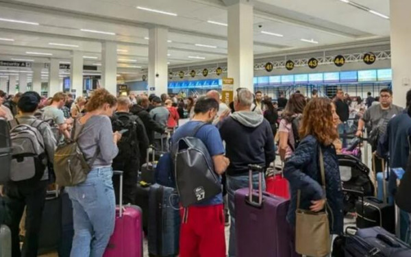 Επανέρχεται σταδιακά η λειτουργία στο αεροδρόμιο του Μάντσεστερ έπειτα από τη διακοπή ρεύματος