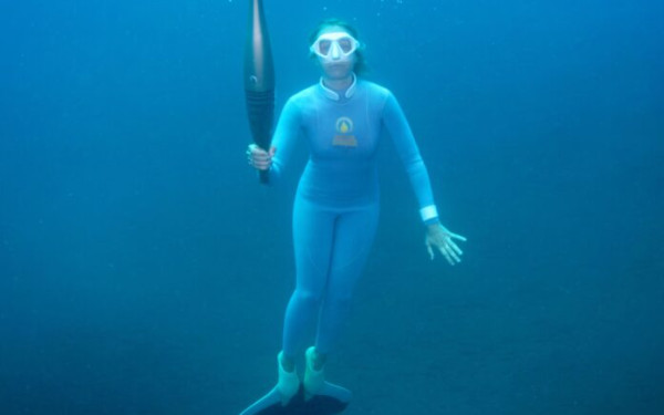 Η Ολυμπιακή φλόγα στον βυθό της Μεσογείου - Δείτε βίντεο