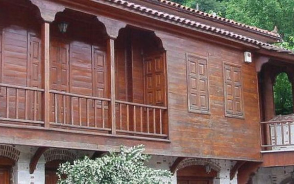 Χιλιάδες τεκμήρια Λέσβιων λόγιων και λογοτεχνών επιστρέφουν στο «Αναγνωστήριο» της Αγιάσου στη Λέσβο