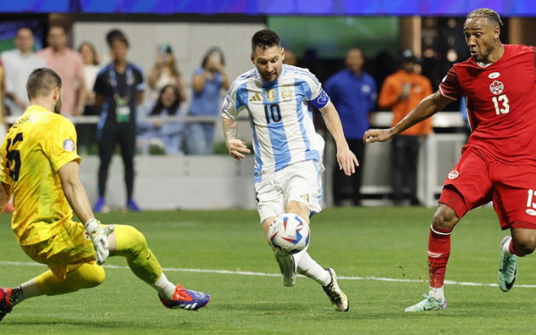 «Μαγεία» και ρεκόρ από τον Μέσι: Με το δεξί στο Copa America η παγκόσμια πρωταθλήτρια Αργεντινή (βίντεο)