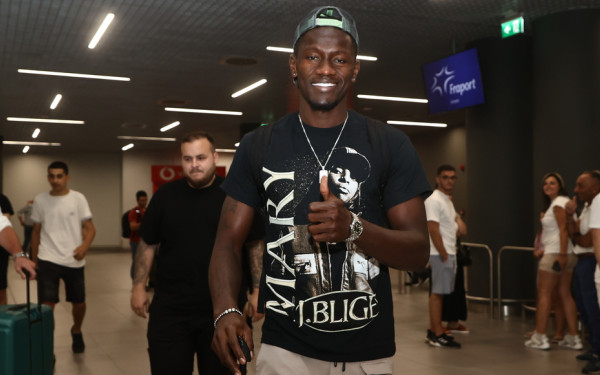 ΠΑΟΚ: Στη Θεσσαλονίκη για να υπογράψει τριετές συμβόλαιο ο Καμαρά (φωτ.)