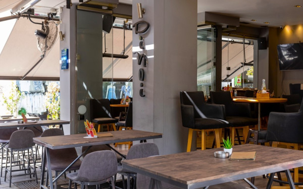 Di Noi café bar: Ένα αγαπημένο στέκι στον πεζόδρομο της Καλαμαριάς