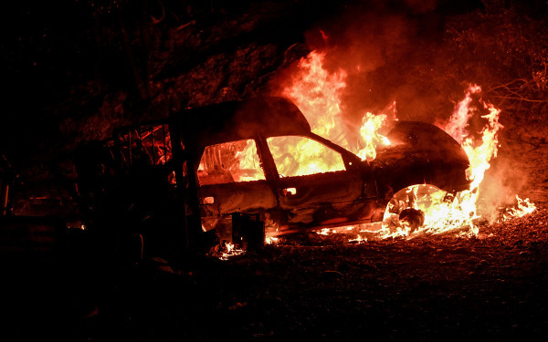 Θεσσαλονίκη: Φωτιά σε ΙΧ στον Τρίλοφο - Το όχημα καταστράφηκε ολοσχερώς