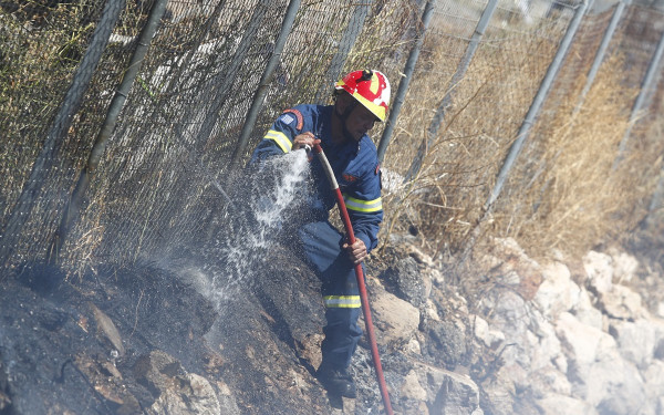 Φωτιές στη Βάρη: Πρώην καθηγητής στη σχολή αξιωματικών της ΕΛ.ΑΣ ο συλληφθείς