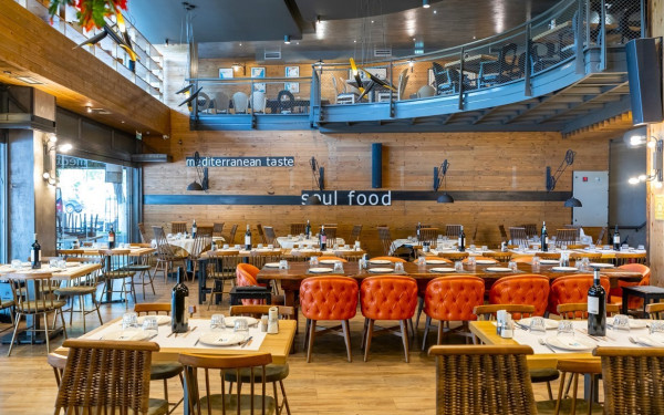 «Μεζέ Μεζέ» στο Κορδελιό: Ένα από τα πιο πετυχημένα food projects της Θεσσαλονίκης, με ένα μενού για όλα τα γούστα