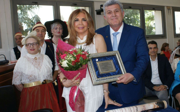 Θεσσαλονίκη: Σε κλίμα συγκίνησης η Μιμή Ντενίση ανακηρύχθηκε επίτιμη δημότης Κορδελιού - Ευόσμου (φωτ.)