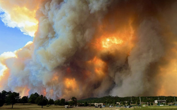 ΗΠΑ: Δύο πυρκαγιές ανάγκασαν τουλάχιστον 7.000 ανθρώπους να απομακρυνθούν στο Νέο Μεξικό