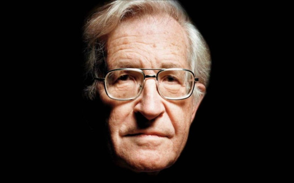 Fake news ο θάνατος του Τσόμσκι - Η σύζυγός του επιβεβαιώνει ότι είναι ζωντανός