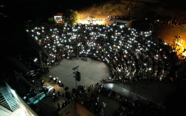 Κατάμεστο το Δημοτικό Θέατρο Δρυμού για τη συναυλία του Χ. Νικολόπουλου, της Μ. Ασλανίδου και του Σ. Διονυσίου (φωτ.)