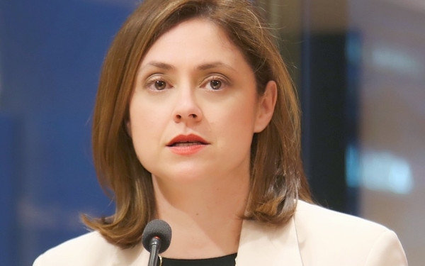 Ζέφη Δημαδάμα : Η βία κατά των γυναικών μάς αφορά όλους