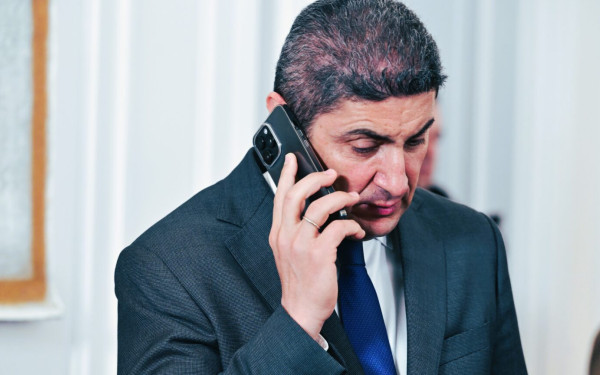 «Ήταν εκτός εαυτού, με εξύβρισε και με απείλησε» λέει ο υπάλληλος του αεροδρομίου στη μήνυση Λ. Αυγενάκη