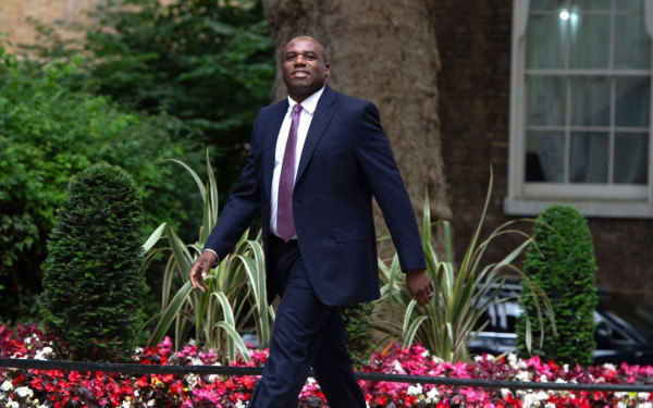 Βρετανία: «Ήρθε η ώρα το Ηνωμένο Βασίλειο να επανασυνδεθεί με τον έξω κόσμο» δηλώνει ο νέος ΥΠΕΞ - Το πρώτο ταξίδι στη Γερμανία