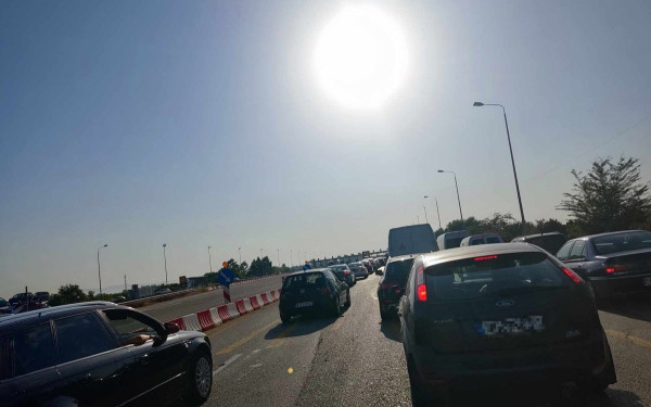 Θεσσαλονίκη: Καραμπόλα τριών ΙΧ στον περιφερειακό