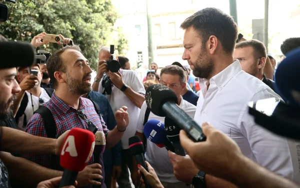 Κασσελάκης σε υπάλληλους της Αυγής: Δεν την κλείνω εγώ - Είμαι μαζί σας ψυχικά