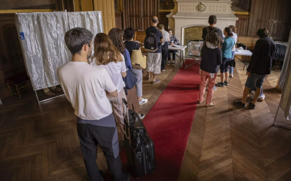 Γαλλία: Στο υψηλότερο επίπεδο από το 1981 η συμμετοχή έως το μεσημέρι