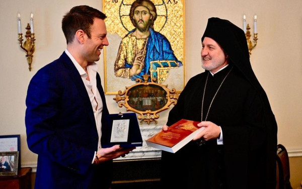 Στη Νέα Υόρκη σήμερα ο Στ. Κασσελάκης: Συναντήσεις με τον Αρχιεπίσκοπο Αμερικής και με αμερικανικά ΜΜΕ