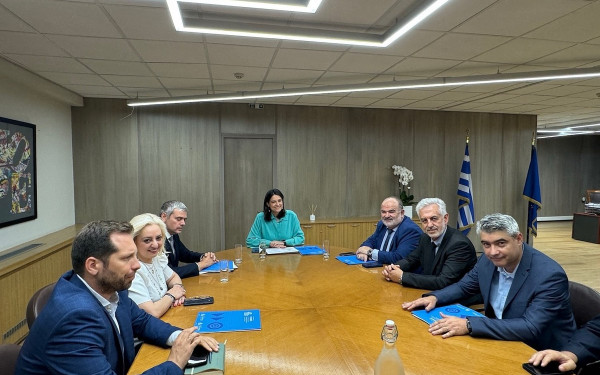 Συνάντηση της Ν. Κεραμέως με το προεδρείο της ΓΣΕΒΕΕ