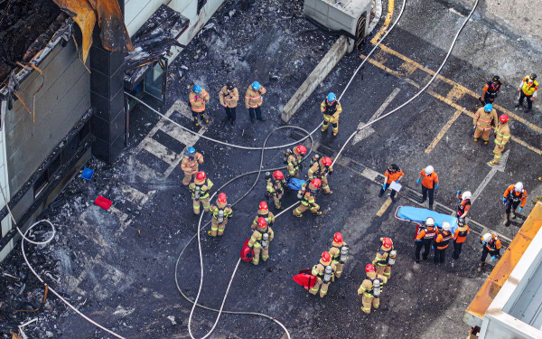 Ν. Κορέα: Δεκαέξι νεκροί μετά από πυρκαγιά σε εργοστάσιο μπαταριών λιθίου